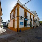 Cozy Retreat With Patio Steps From Alcazar Διαμέρισμα *