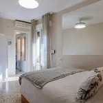 Cozy Retreat With Patio Steps From Alcazar Διαμέρισμα