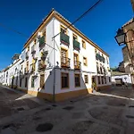Διαμέρισμα Cozy Retreat With Patio Steps From Alcazar Κόρδοβα