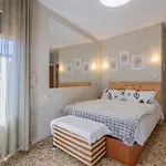 Cozy Retreat With Patio Steps From Alcazar Διαμέρισμα *