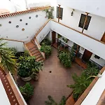 Cozy Retreat With Patio Steps From Alcazar Διαμέρισμα *