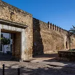 Cozy Retreat With Patio Steps From Alcazar Διαμέρισμα