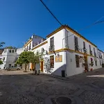 Διαμέρισμα Cozy Retreat With Patio Steps From Alcazar Κόρδοβα