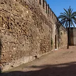 Διαμέρισμα Cozy Retreat With Patio Steps From Alcazar