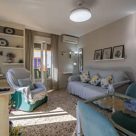 Cozy Retreat With Patio Steps From Alcazar Διαμέρισμα *