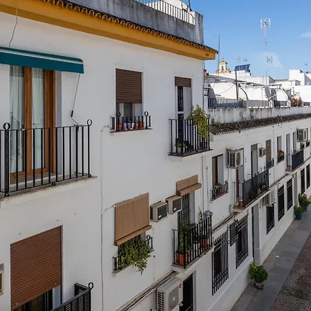 Cozy Retreat With Patio Steps From Alcazar アパート *