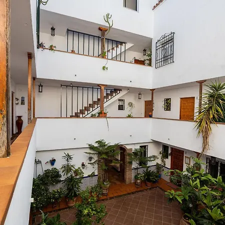 Cozy Retreat With Patio Steps From Alcazar アパート コルドバ
