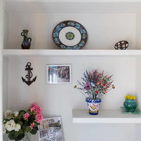 Cozy Retreat With Patio Steps From Alcazar アパート